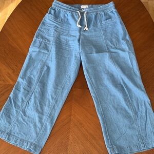 Pact Women's Light Blue Cropped Wide-Leg Jeans